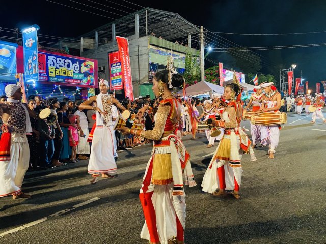 Dambadeniya Esala Perahera